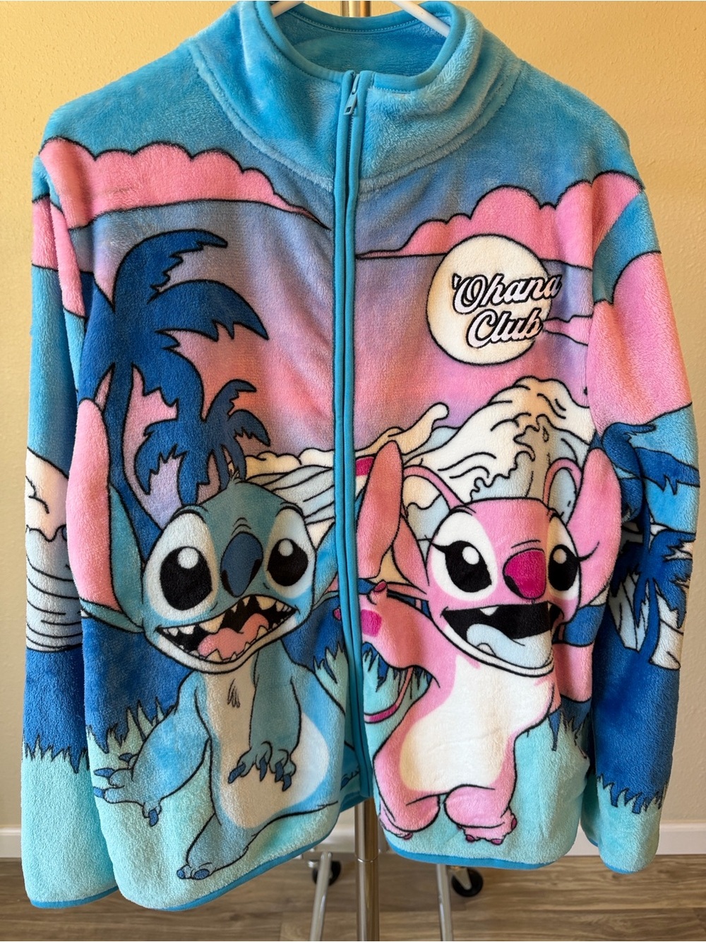 NWT Women’s Ohana Club Stitch & Angel Zip-Up Fleece Jacket Size XL